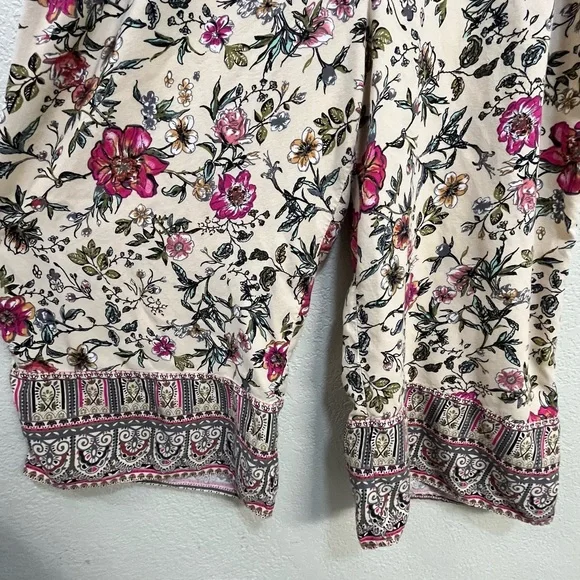 🌲3/$25 Floral Capri Length Jumpsuit - Picture 3 of 6